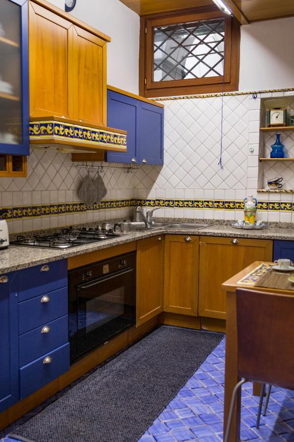 נאפולי Charming Apartment מראה חיצוני תמונה