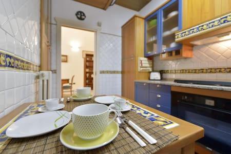 נאפולי Charming Apartment מראה חיצוני תמונה